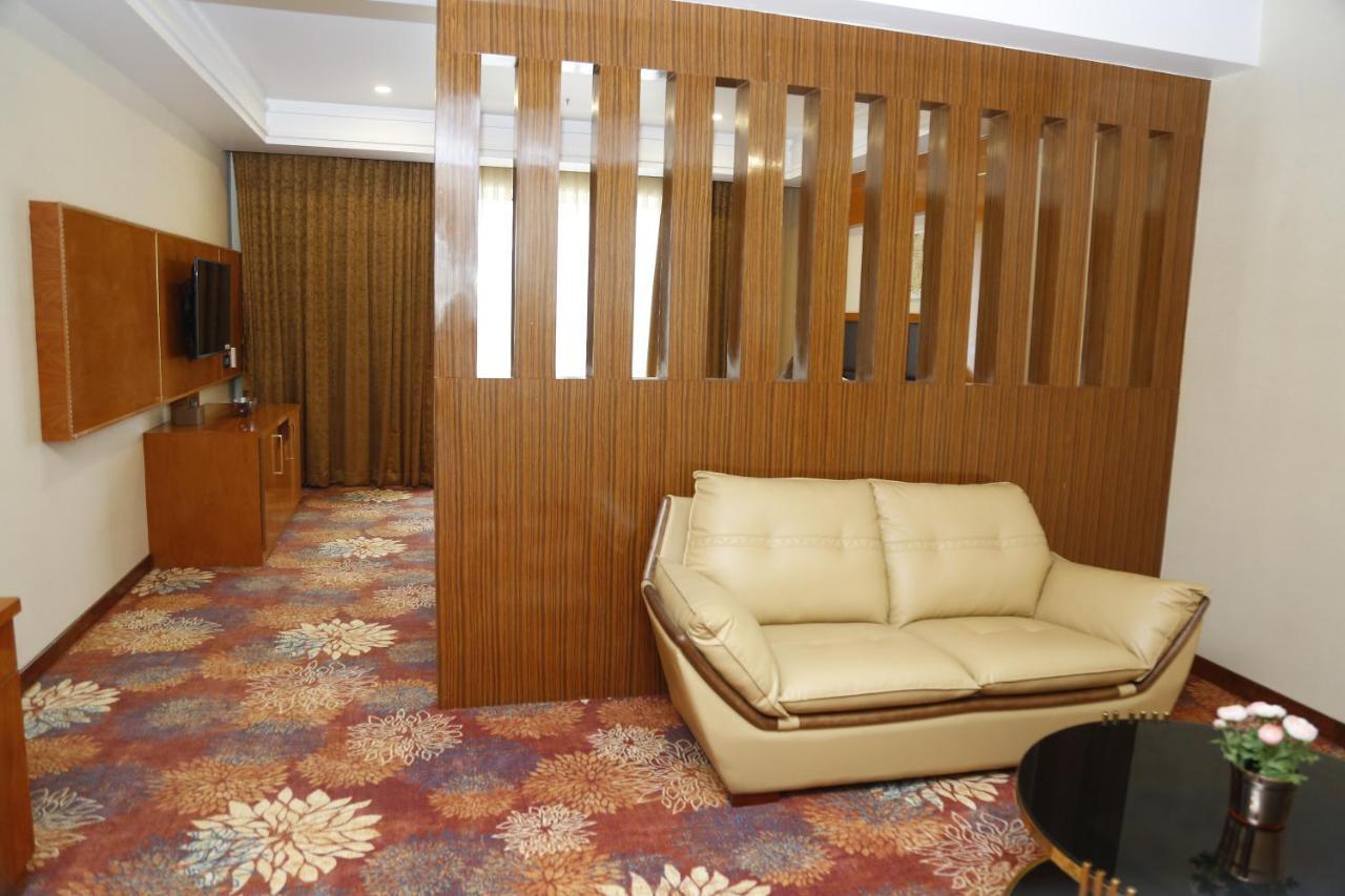 Hotel Leroy Grand - Yeshwanthpur Bangalore Exterior foto