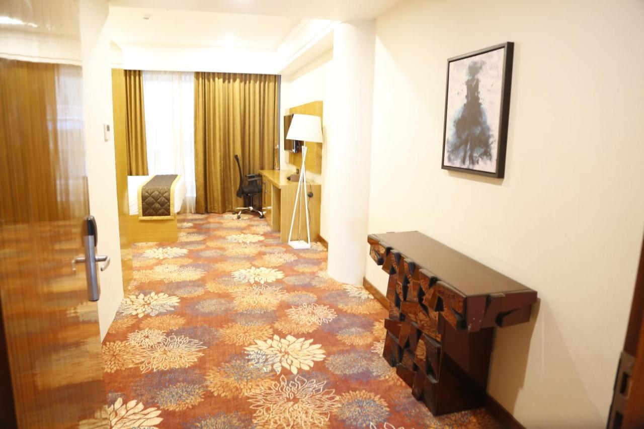Hotel Leroy Grand - Yeshwanthpur Bangalore Exterior foto